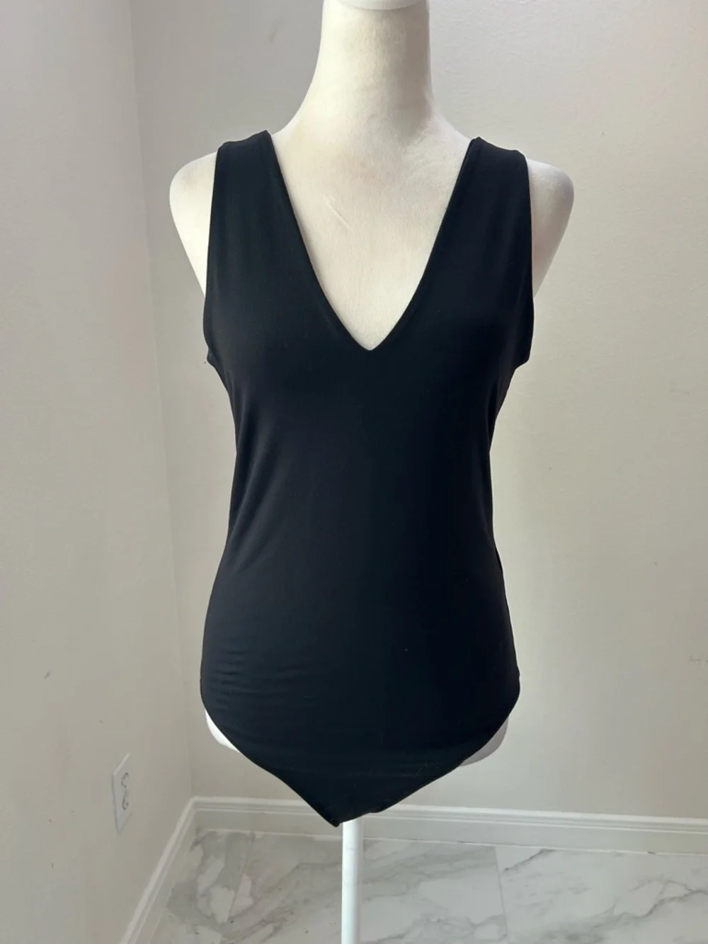 Abercrombie & Fitch V-Neck Black Sleeveless Bodysuit, Size M - Picture 3 of 6